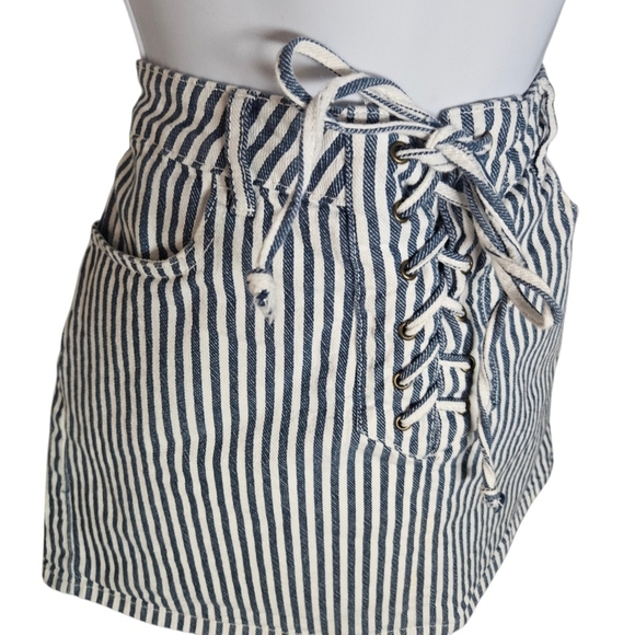 0067 Pacsun Striped Denim Blue White Mini Skirt Festival Cowgirl Y2K Size 26 - Picture 4 of 12